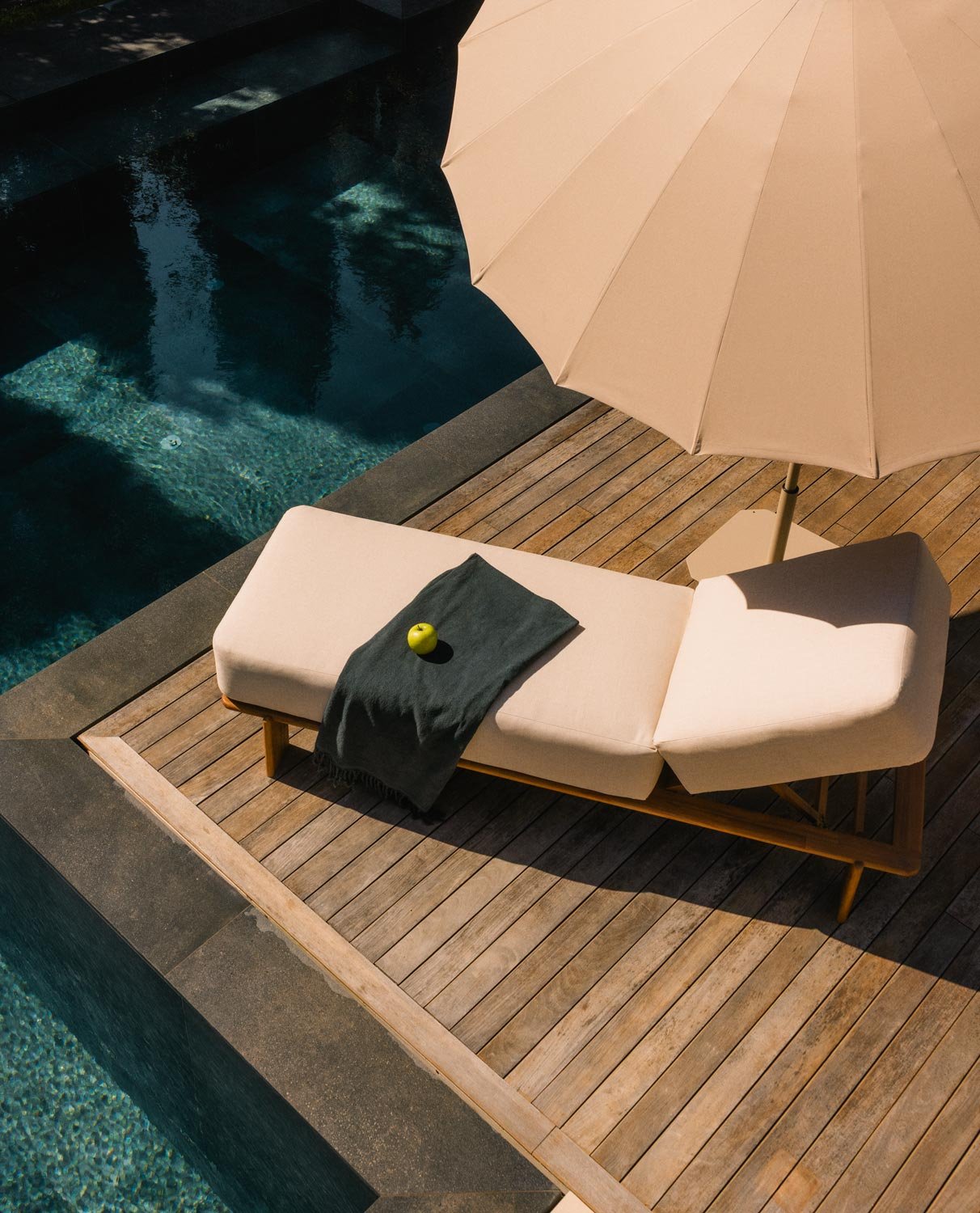 Chaise Longue Inclinable en Bois d'Acacia avec Coussin en Tissu Cael , image de la gelerie 2