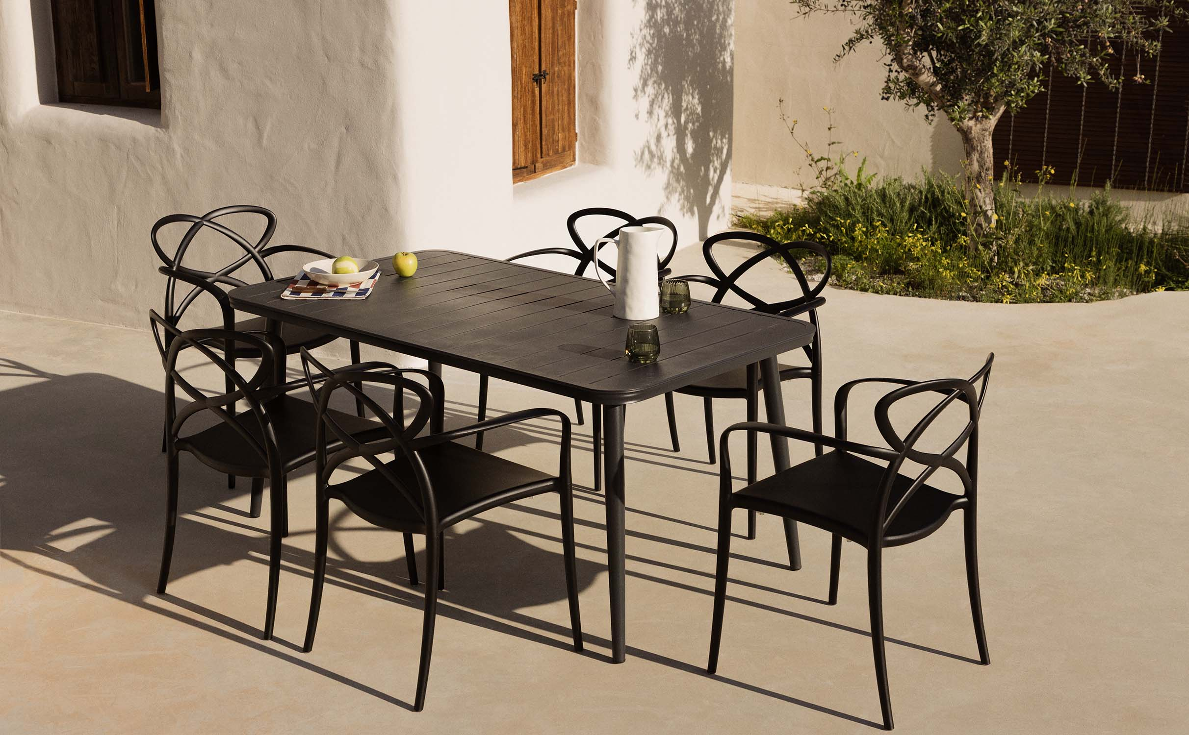 Ensemble Table Rectangulaire en Aluminium Cancun et 6 Chaises en Polypropylène avec Accoudoirs d'Extérieur Cielo, image de la gelerie 1