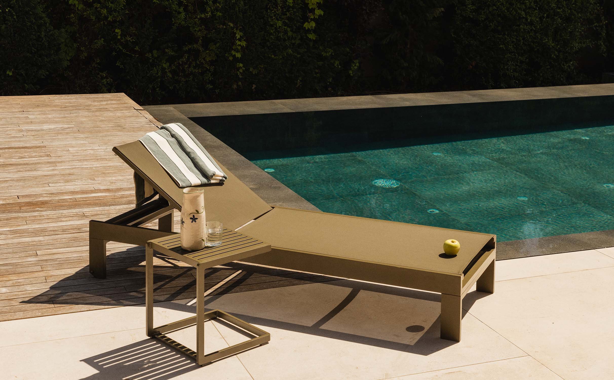 Transat et Table d´Appoint en Aluminium New Kreta, image de la gelerie 1