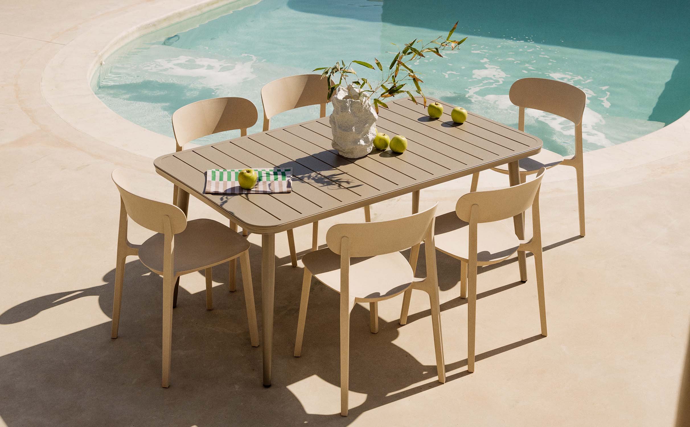 Ensemble de Table Rectangulaire en Aluminium Cancún avec 6 Chaises d'Extérieur en Polypropylène Briel , image de la gelerie 1