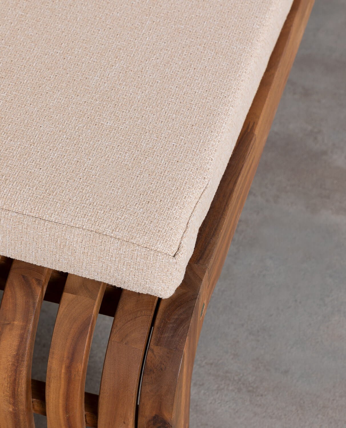 Pack 2 Chaises Longues et Table d'Appoint en Bois d'Acacia Hazan, image de la gelerie 2