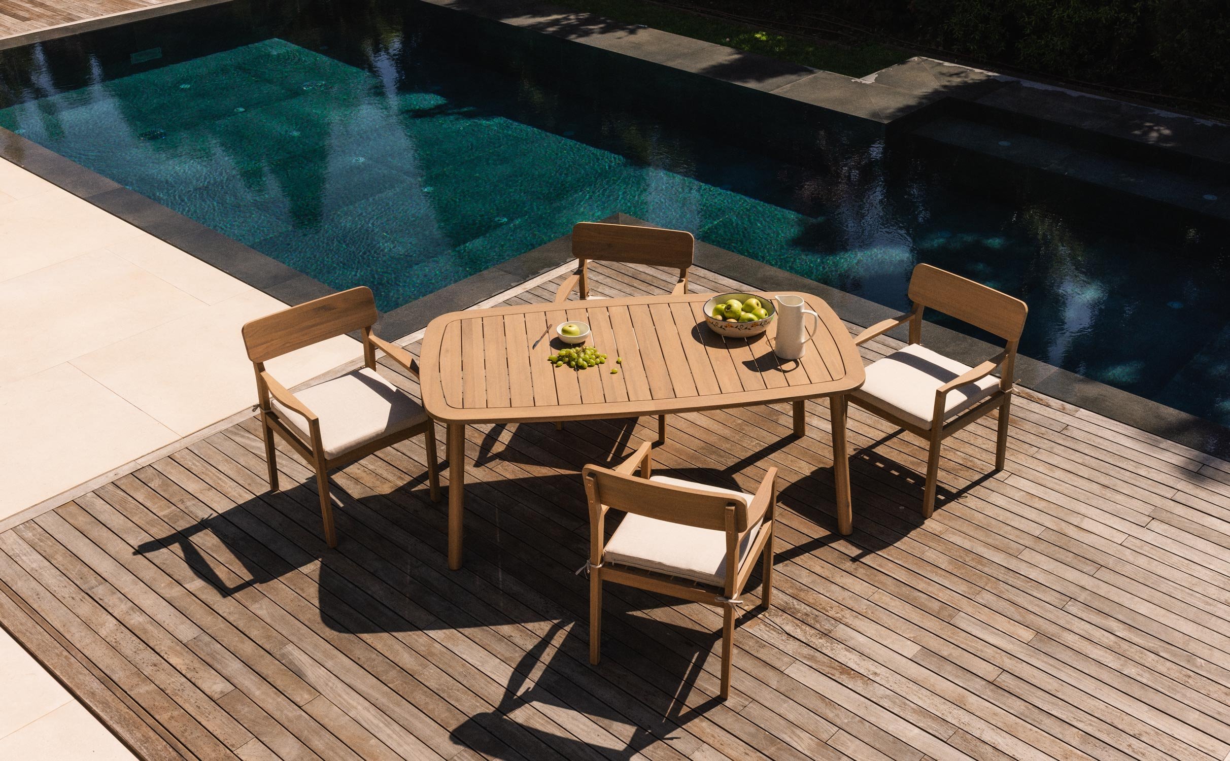 Ensemble Table de Jardin Rectangulaire (180x100 cm) et 4 Chaises avec Accoudoirs en Bois d'Acacia Marla, image de la gelerie 1