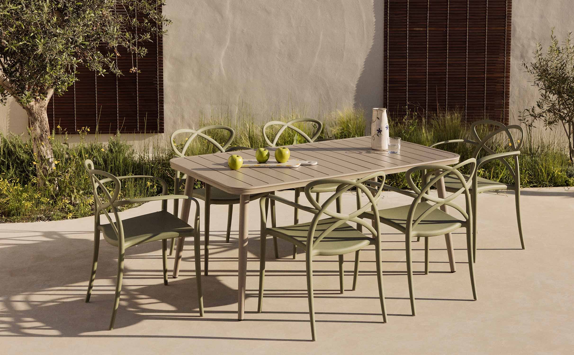 Ensemble Table Rectangulaire en Aluminium Cancun et 6 Chaises en Polypropylène avec Accoudoirs d'Extérieur Cielo, image de la gelerie 1