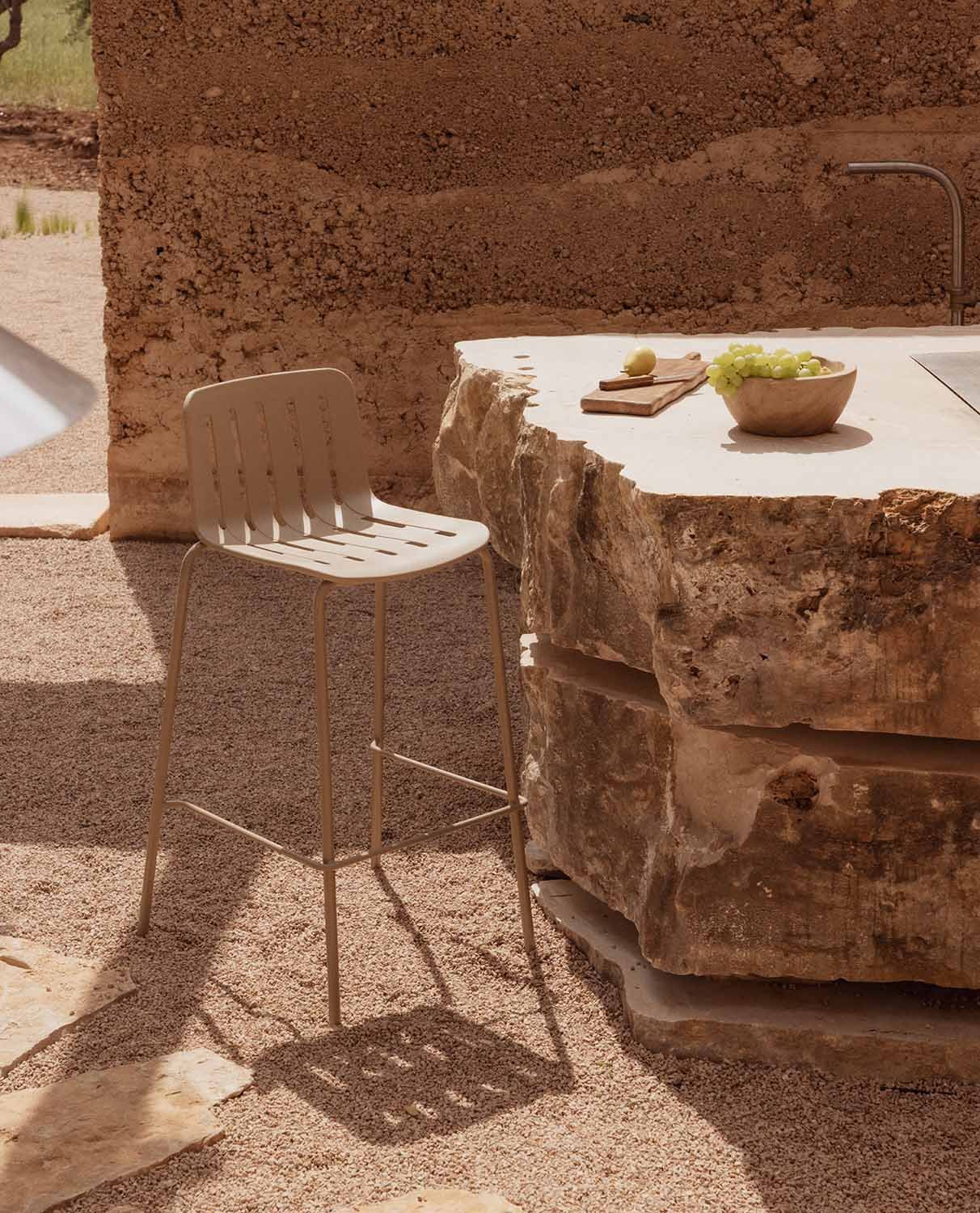 Tabouret Haut d'Extérieur en Polypropylène et Métal (74 cm) Romi, image de la gelerie 2