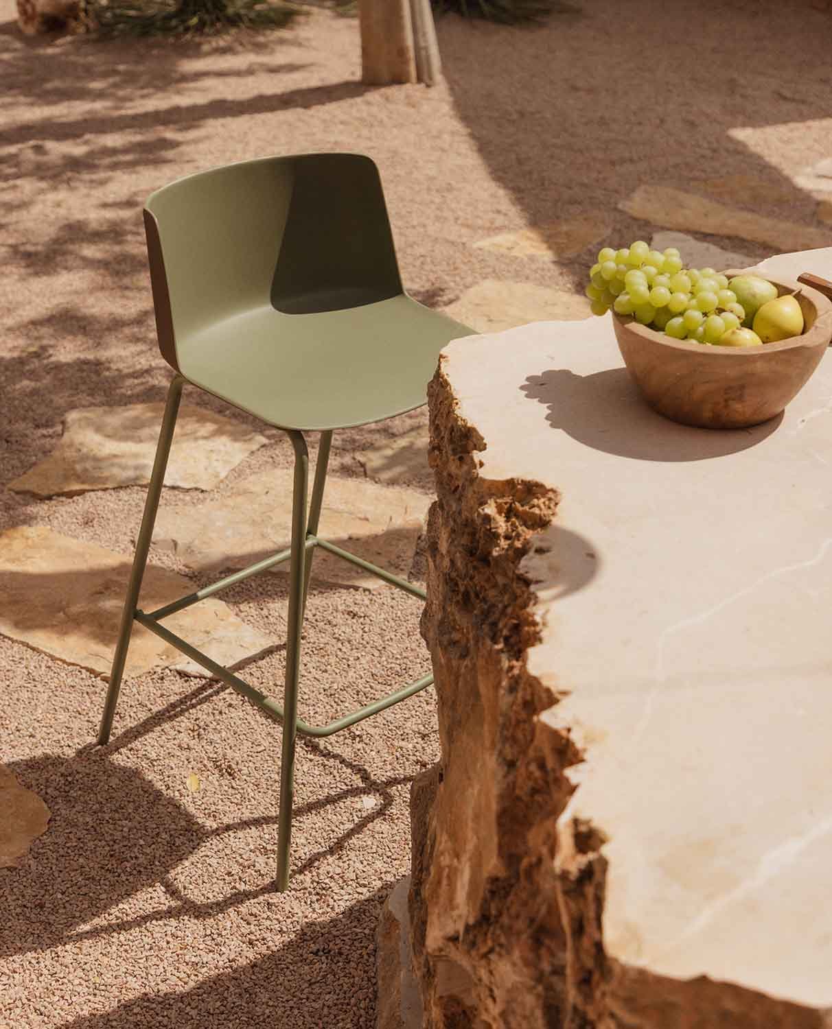 Tabouret Haut d'Extérieur en Polypropylène et Métal (74 cm) Meivy, image de la gelerie 2