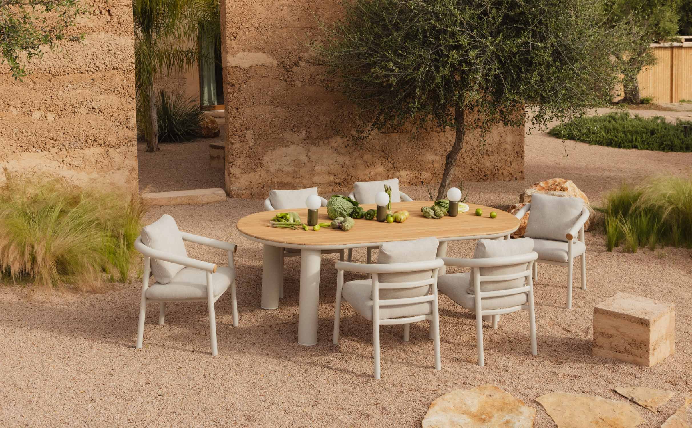 Table d'Extérieur Ovale en Aluminium et Bois de Teck (240x119 cm) Cheryl, image de la gelerie 1