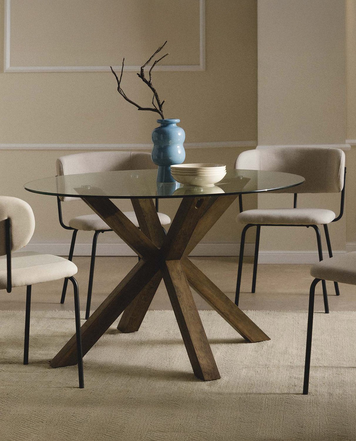Set de Table de Salle à Manger Ronde en Verre Vuoto et 4 Chaises en Tissu Bonse, image de la gelerie 2