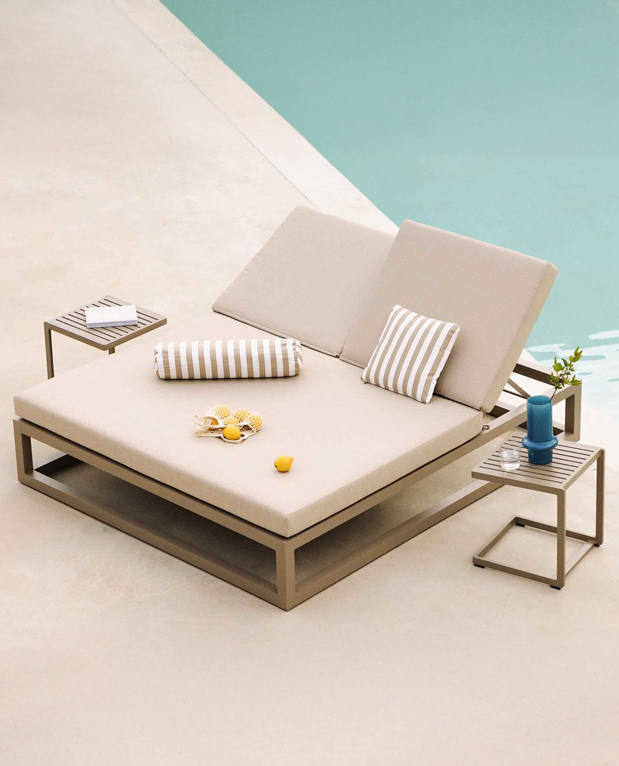 Set de Chaises Longues Doubles Inclinables Kewin et 2 Tables d'Appoint en Aluminium Kreta Colours, image de la gelerie 2