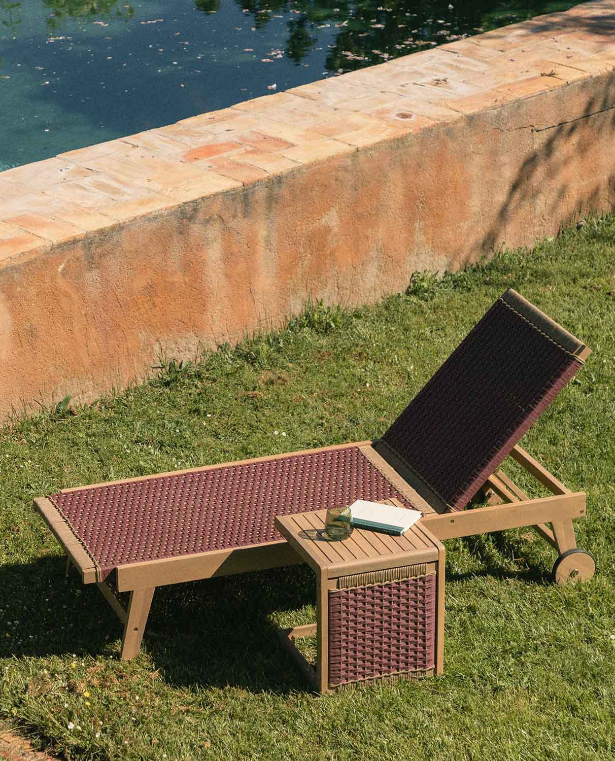 Set Chaise Longue et Table d'Appoint en Bois d'Acacia et Corde Mirle, image de la gelerie 2