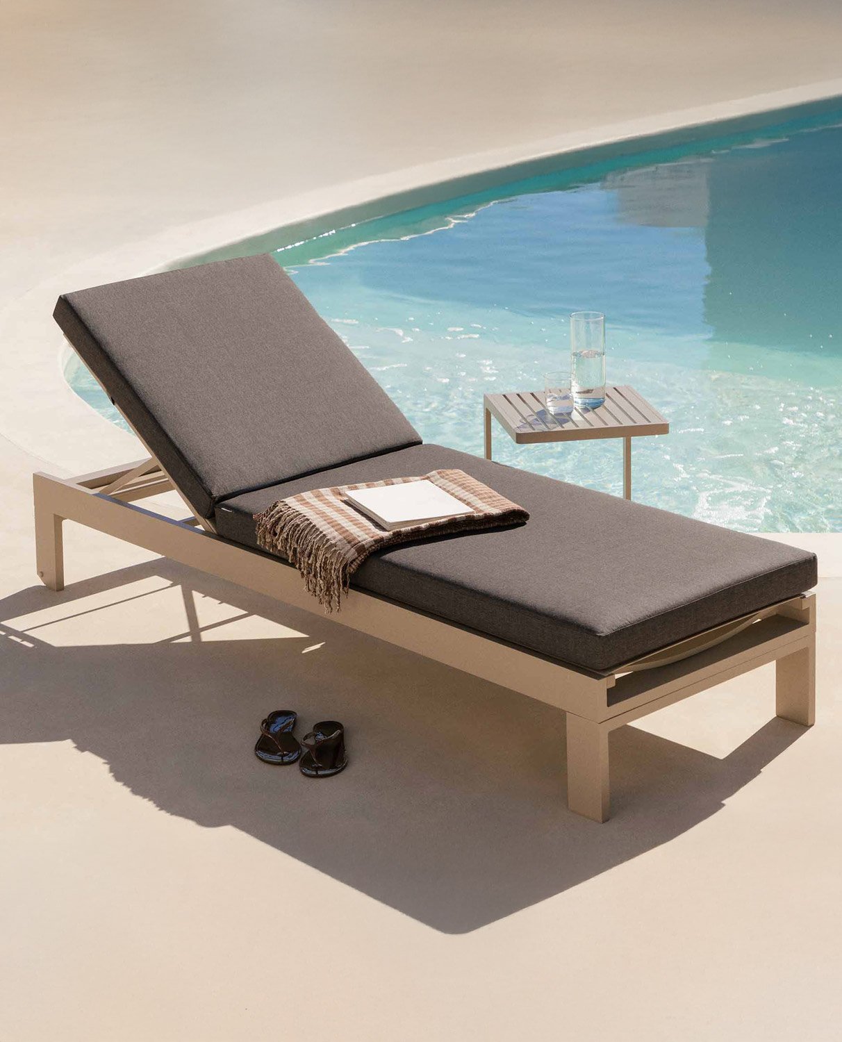 Chaise longue Inclinable en Aluminium avec Coussin en Tissu New Kreta , image de la gelerie 2