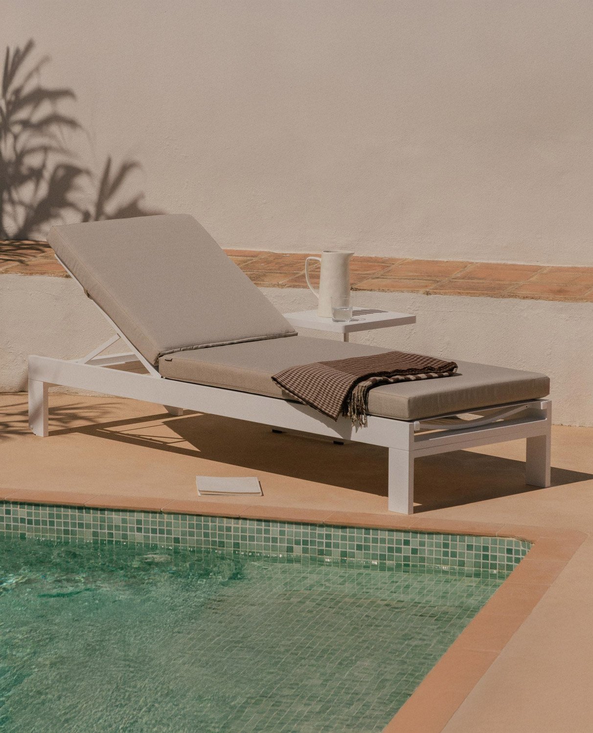 Chaise longue Inclinable en Aluminium avec Coussin en Tissu New Kreta , image de la gelerie 2
