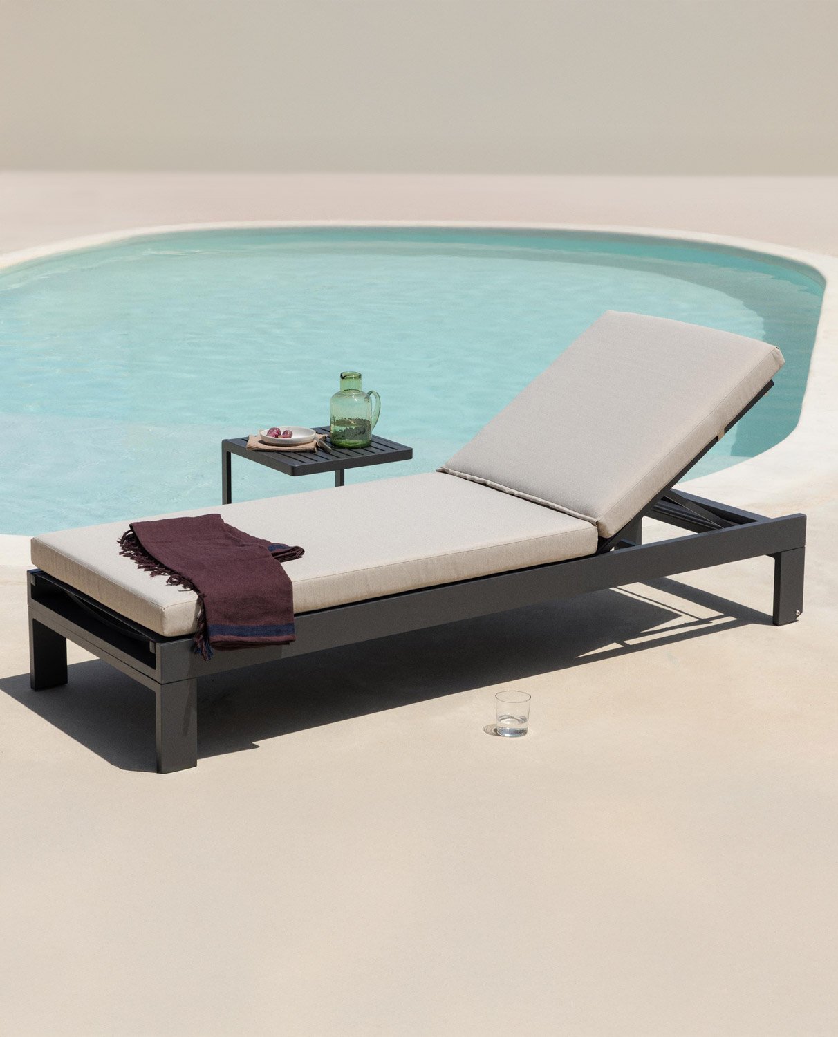 Chaise longue Inclinable en Aluminium avec Coussin en Tissu New Kreta , image de la gelerie 2
