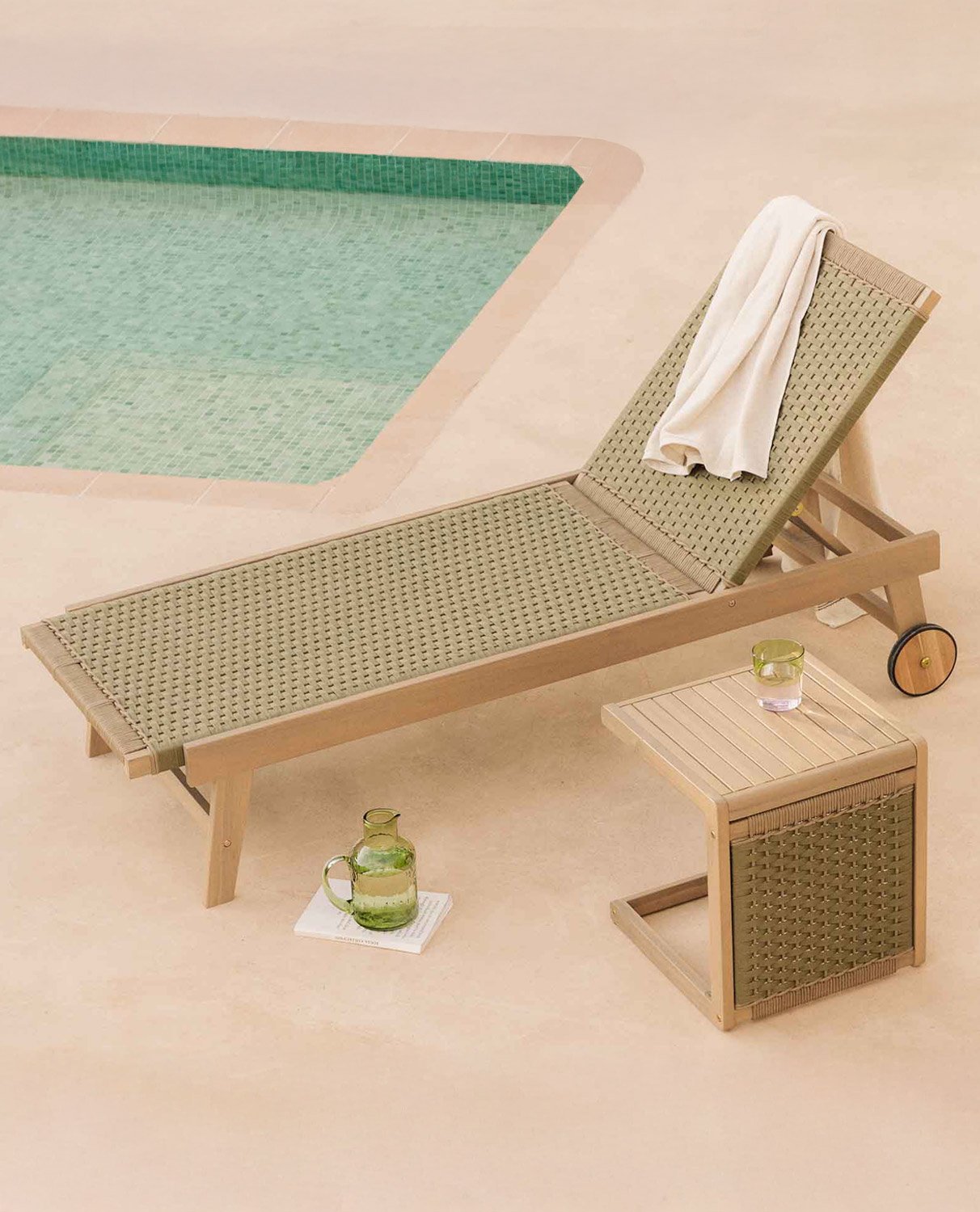 Set Chaise Longue et Table d'Appoint en Bois d'Acacia et Corde Mirle, image de la gelerie 2