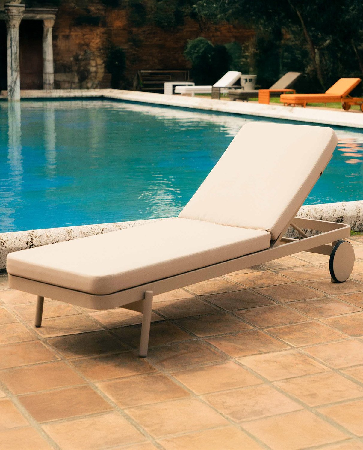Chaise Longue Inclinable en Aluminium avec Coussin en Tissu Celina, image de la gelerie 2