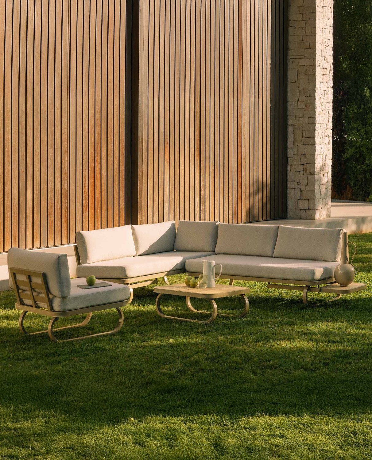 Ensemble de Jardin en Métal et Bois de Teck avec Fauteuil Simple Emilia, image de la gelerie 2
