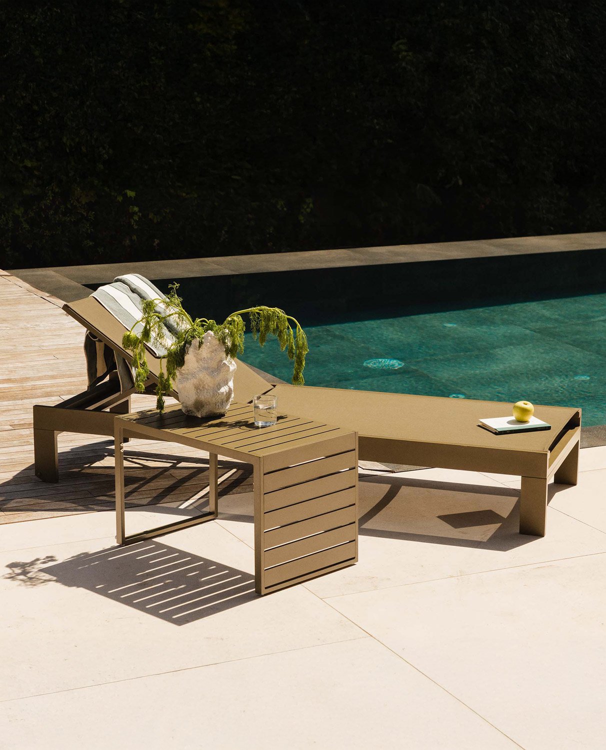 Set Chaise Longue et Table Basse en Aluminium (40x40 cm) New Kreta, image de la gelerie 2