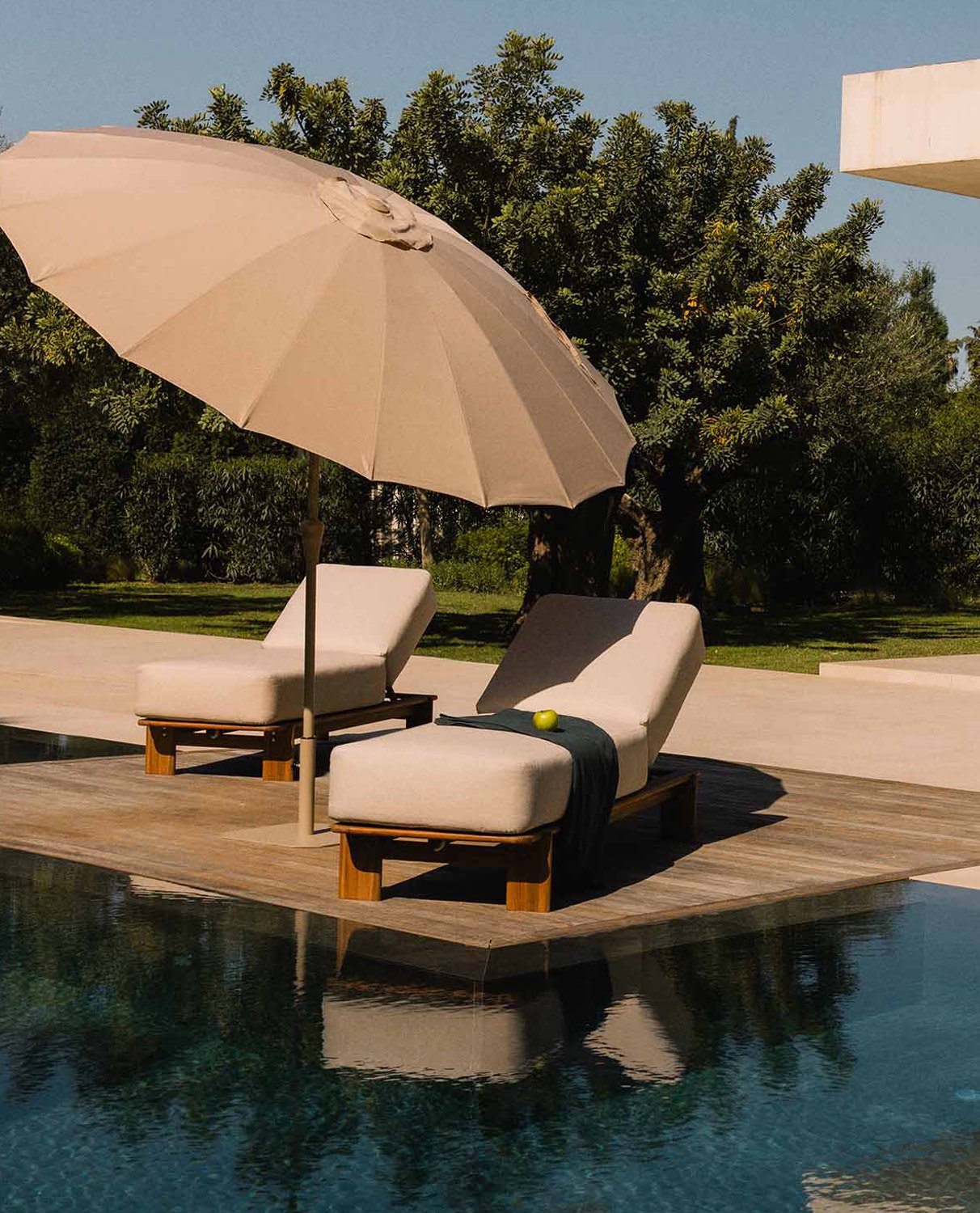 Pack de 2 Chaises Longues Inclinables en Bois d'Acacia avec Coussin en Tissu Cael, image de la gelerie 2