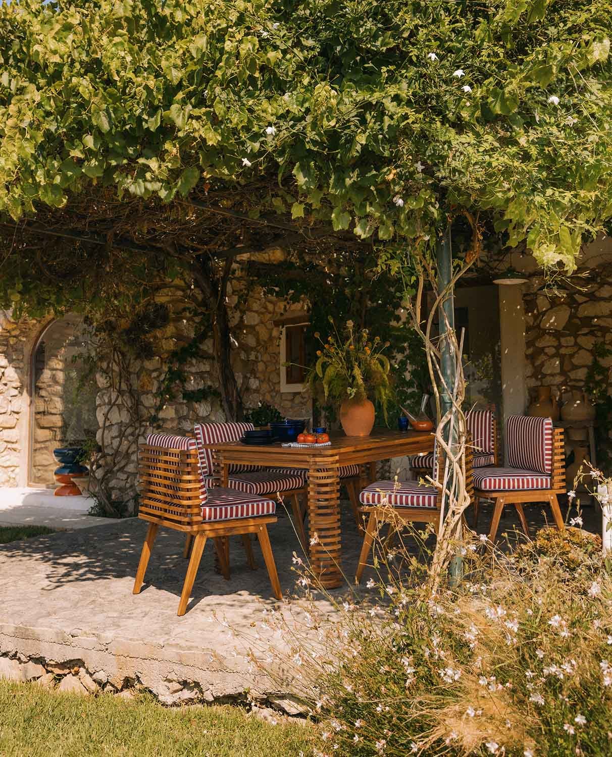 Ensemble Table Rectangulaire (180x90 cm) et 6 Chaises en Bois d'Acacia et Tissu d'Extérieur Hazan, image de la gelerie 2