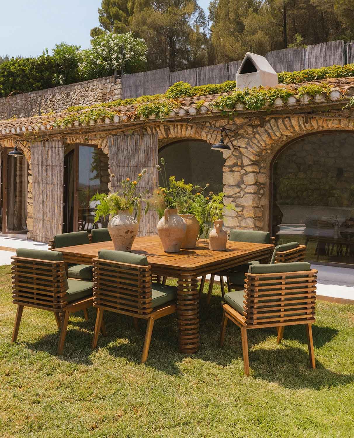 Ensemble de Table Carrée et 8 chaises en Bois d´ Acacia et Tissu d'Extérieur Hazan, image de la gelerie 2