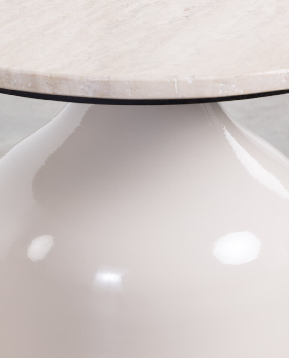 Table d'Appoint Ronde en Marbre Travertin et Métal (Ø45 cm) Meryn, image de la gelerie 2