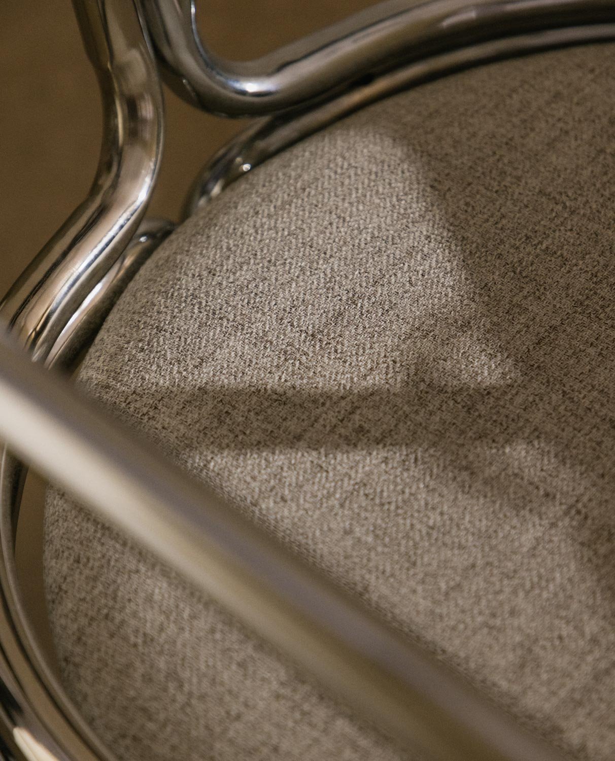 Pack 4 Chaises de Salle à Manger avec Accoudoirs en Tissu et Bois Teba, image de la gelerie 3