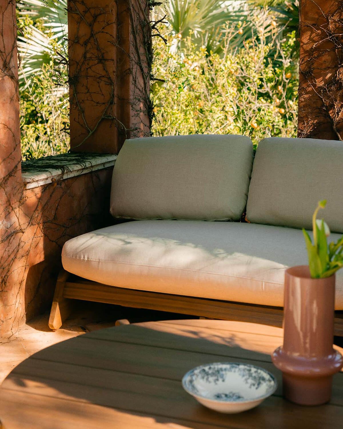 Canapé de Jardin 2 Places en Bois d'Acacia avec Coussins en Tissu Lorent, image de la gelerie 2