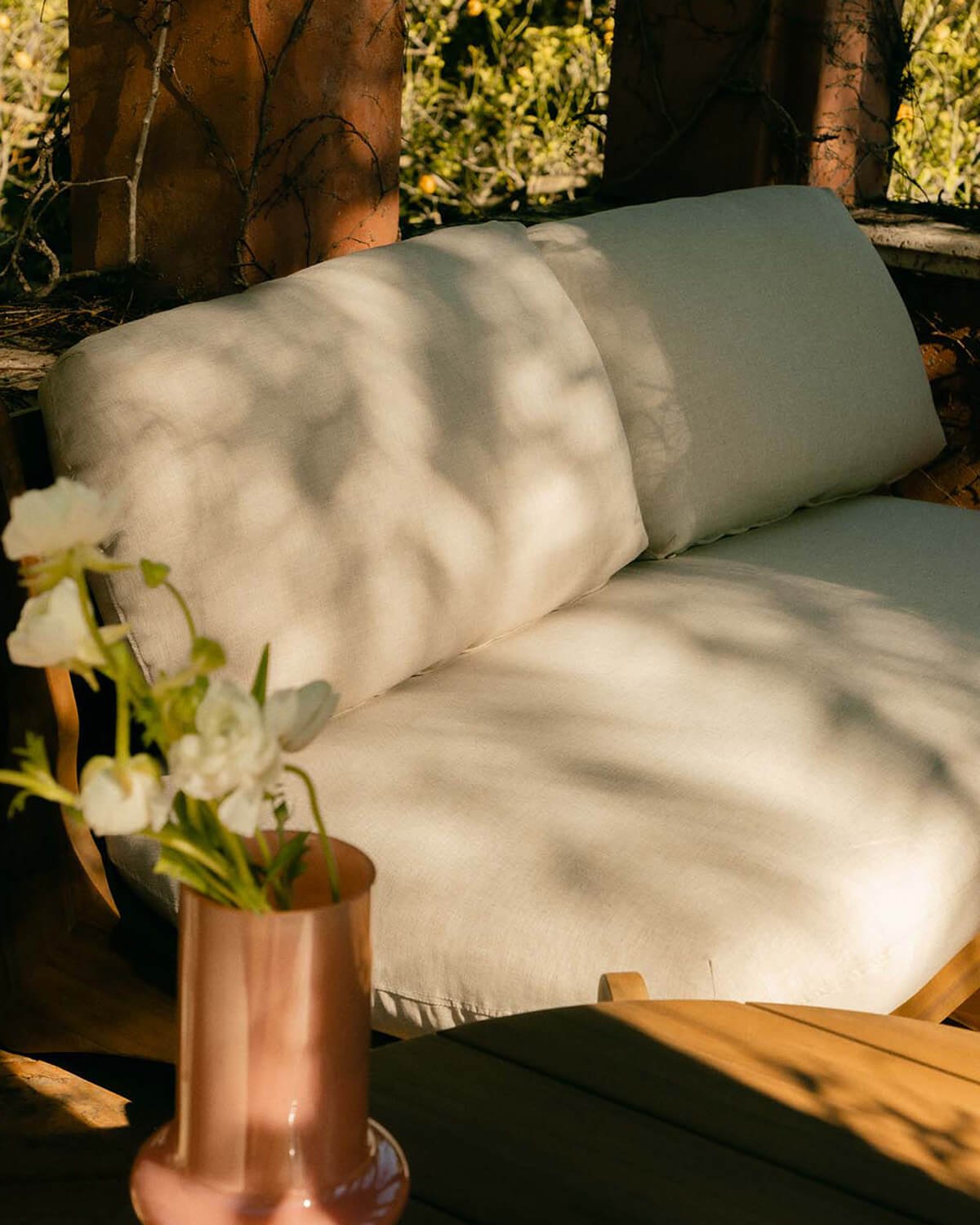 Canapé de Jardin 2 Places en Bois d'Acacia avec Coussins en Tissu Lorent, image de la gelerie 3