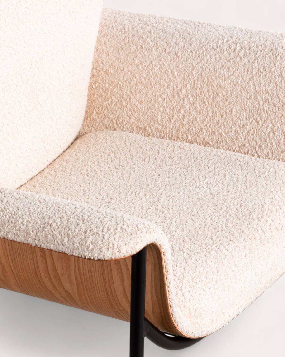 Fauteuil avec Accoudoirs en Bois et Tissu Rinu, image de la gelerie 7