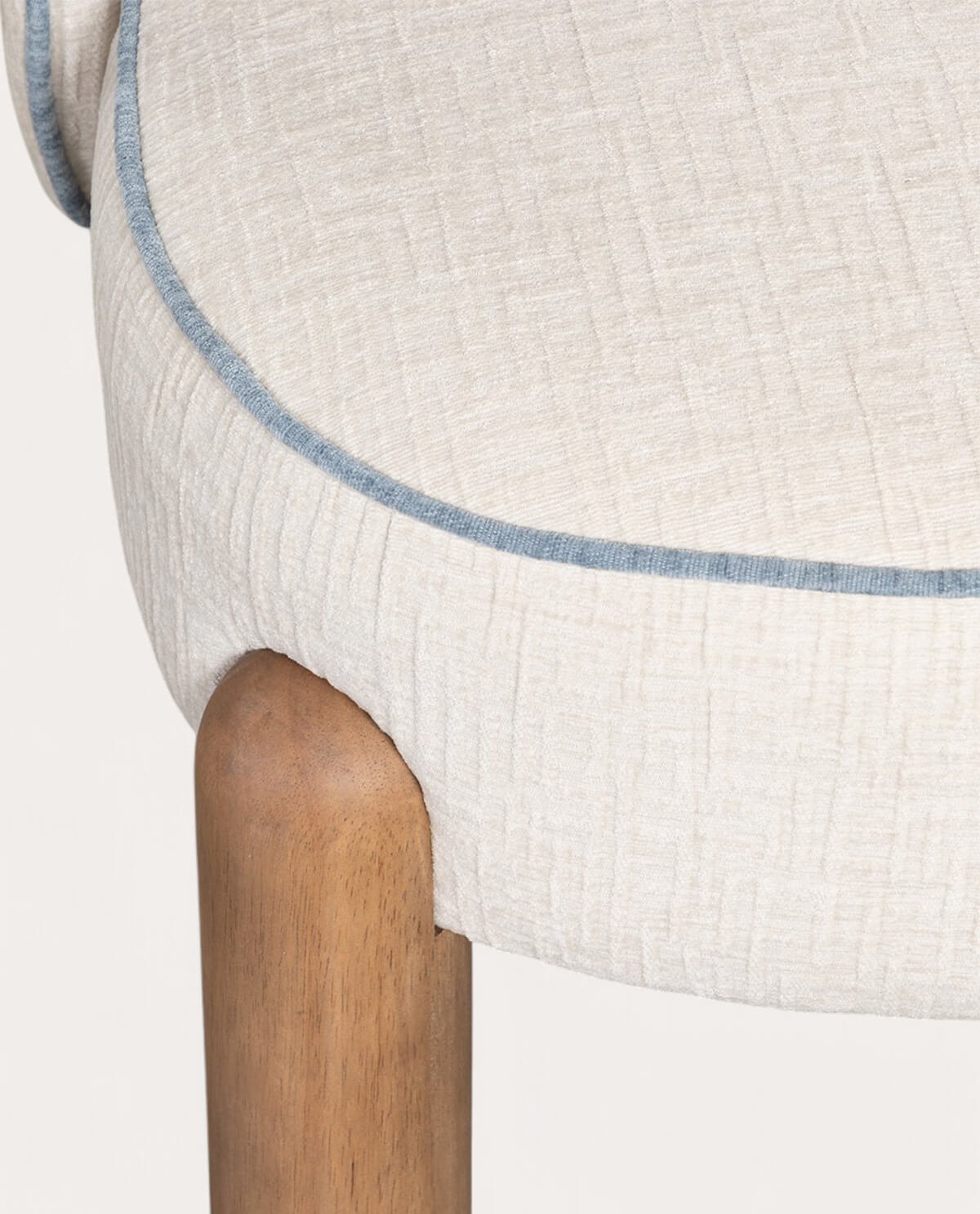 Fauteuil en Tissu et Bois Louis , image de la gelerie 5