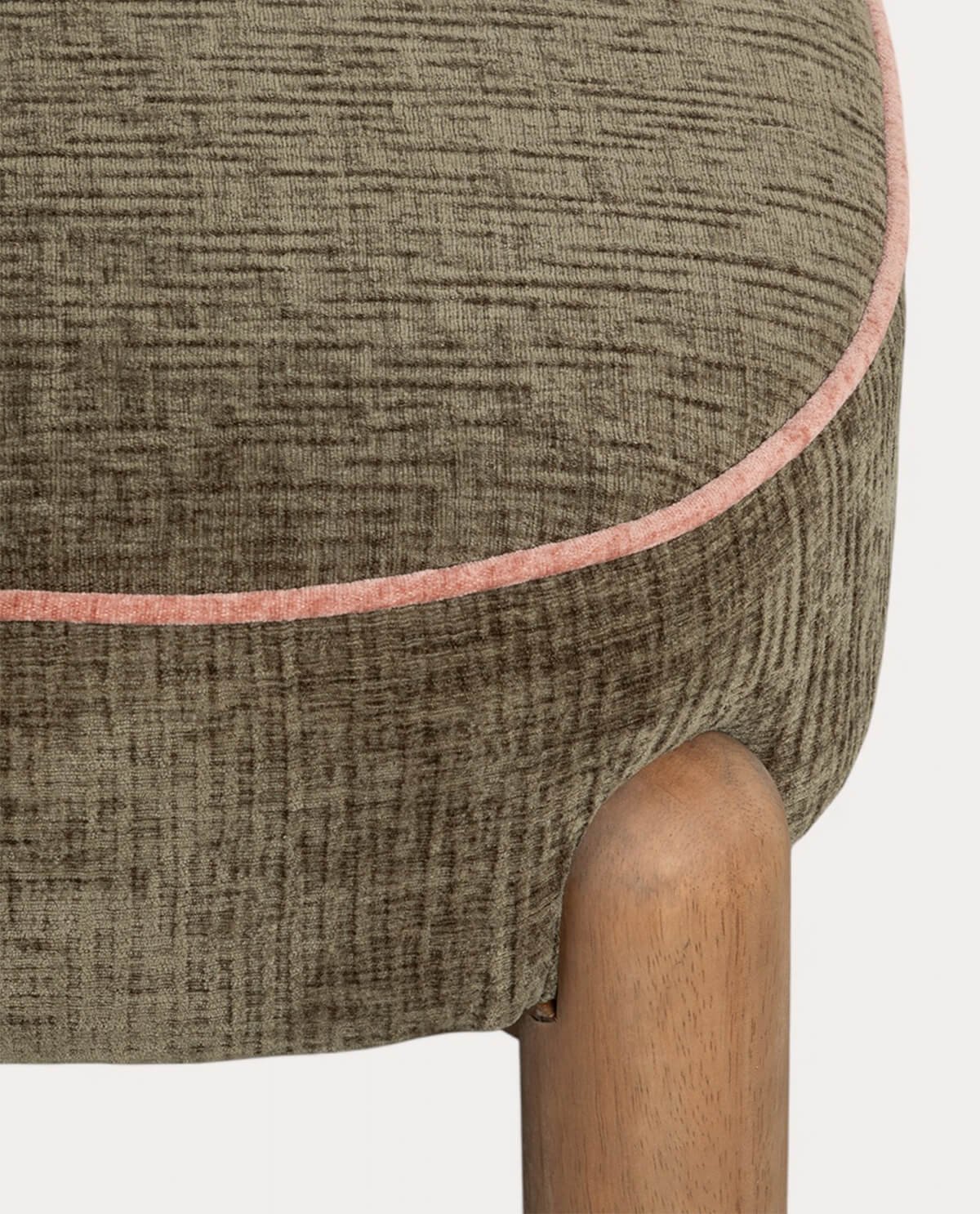 Fauteuil en Tissu et Bois Louis , image de la gelerie 6