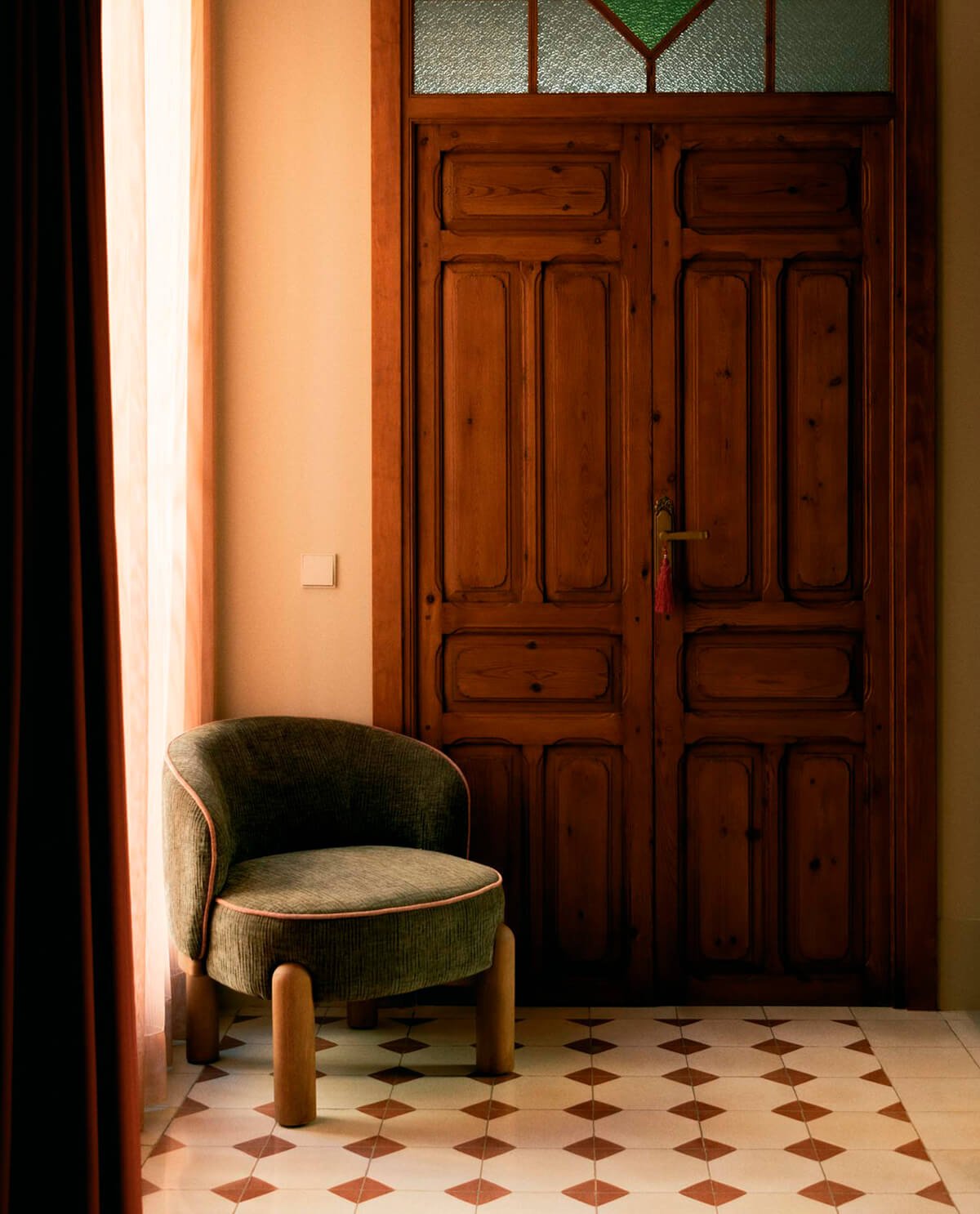 Fauteuil en Tissu et Bois Louis , image de la gelerie 2