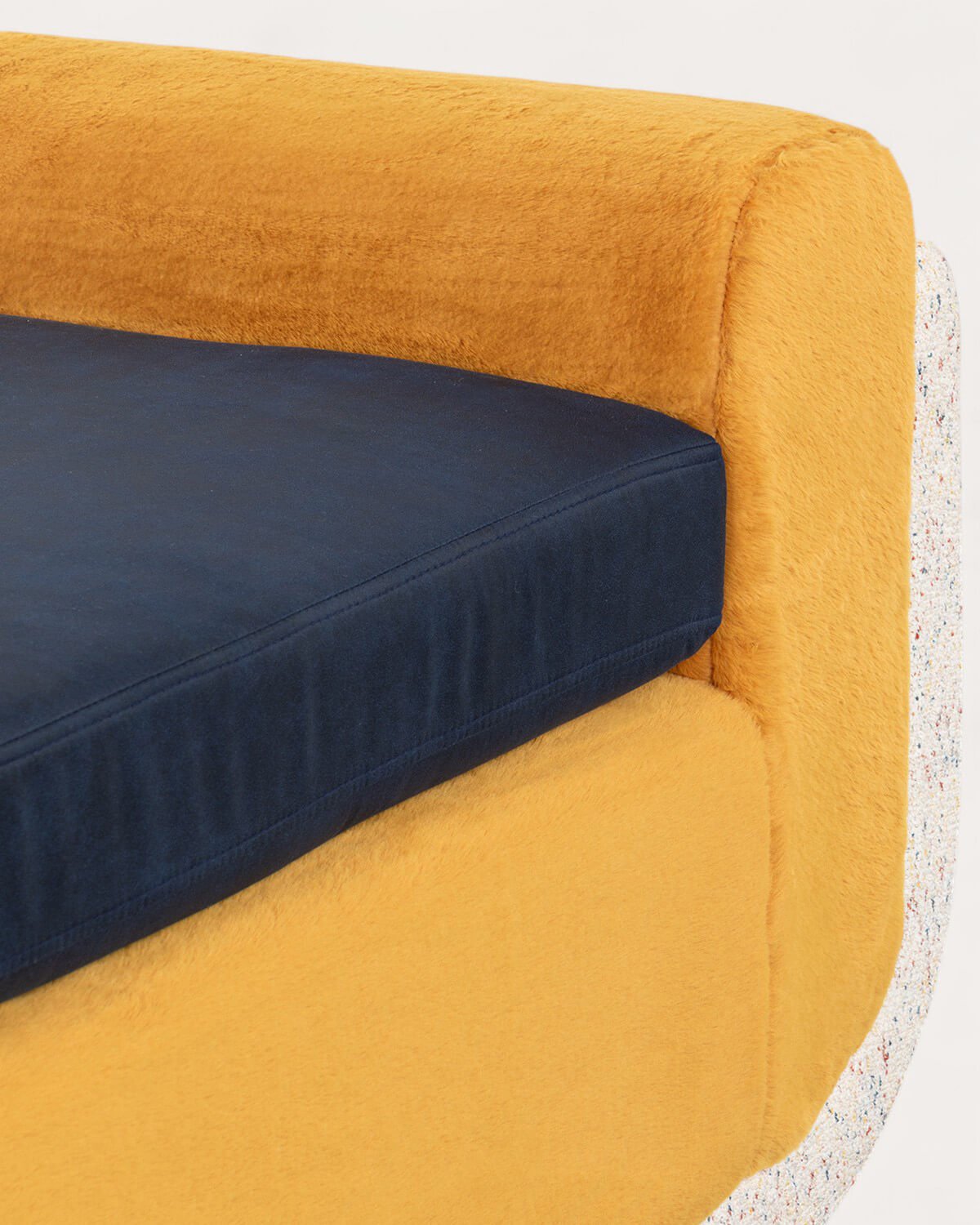 Banc en Tissu et Bois Eamon, image de la gelerie 4