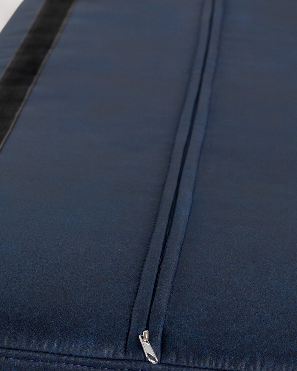 Banc en Tissu et Bois Eamon, image de la gelerie 6