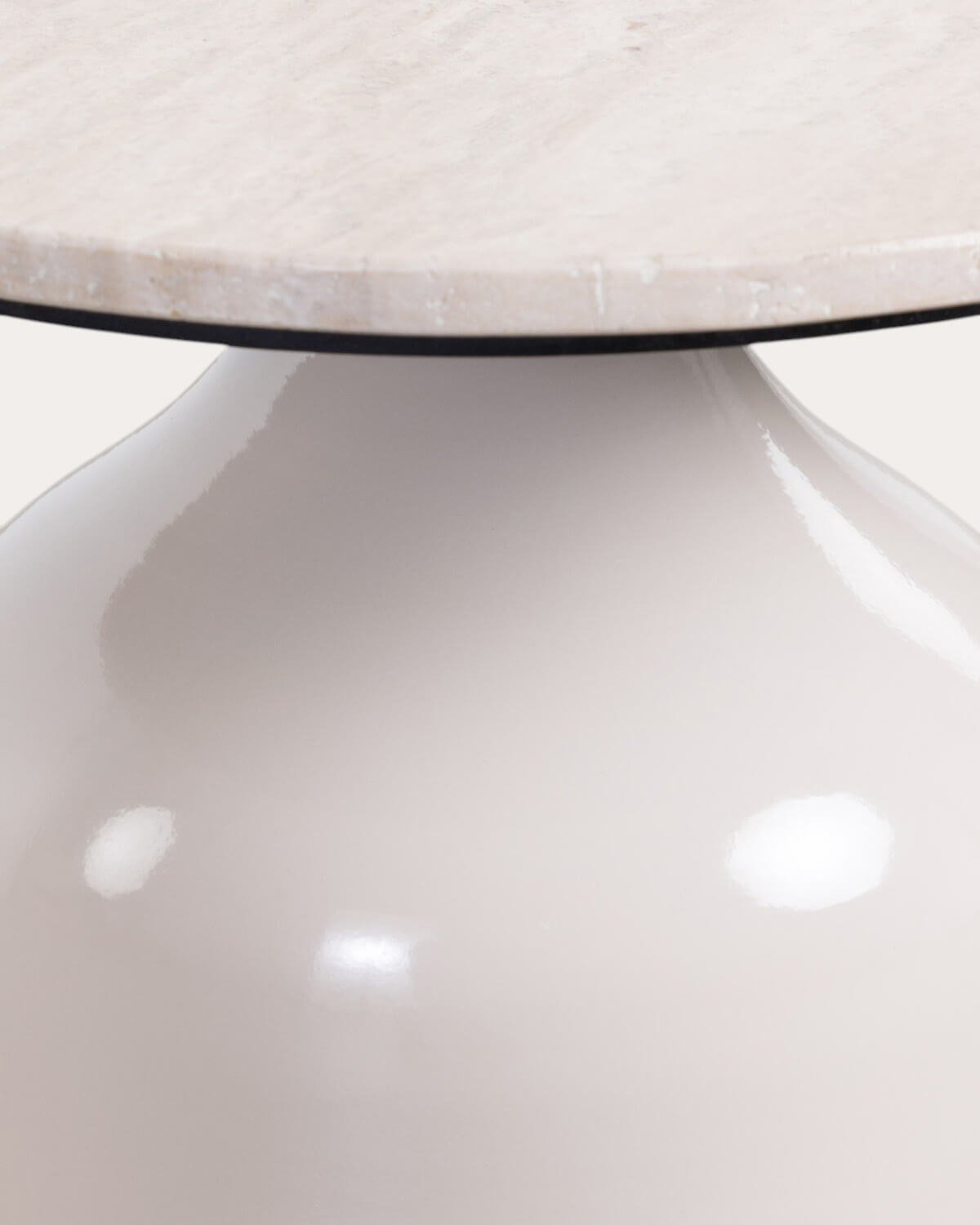 Table d'Appoint Ronde en Marbre Travertin et Métal (Ø45 cm) Meryn, image de la gelerie 3