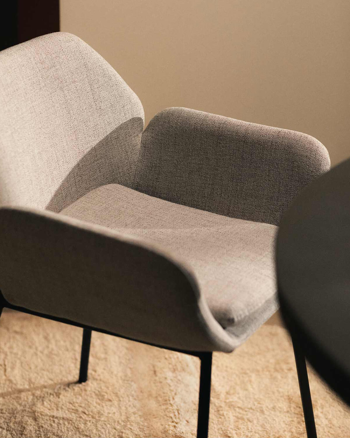 Pack 2 Chaises de Salle à Manger en Métal avec Accoudoirs et Tissu Eider, image de la gelerie 3