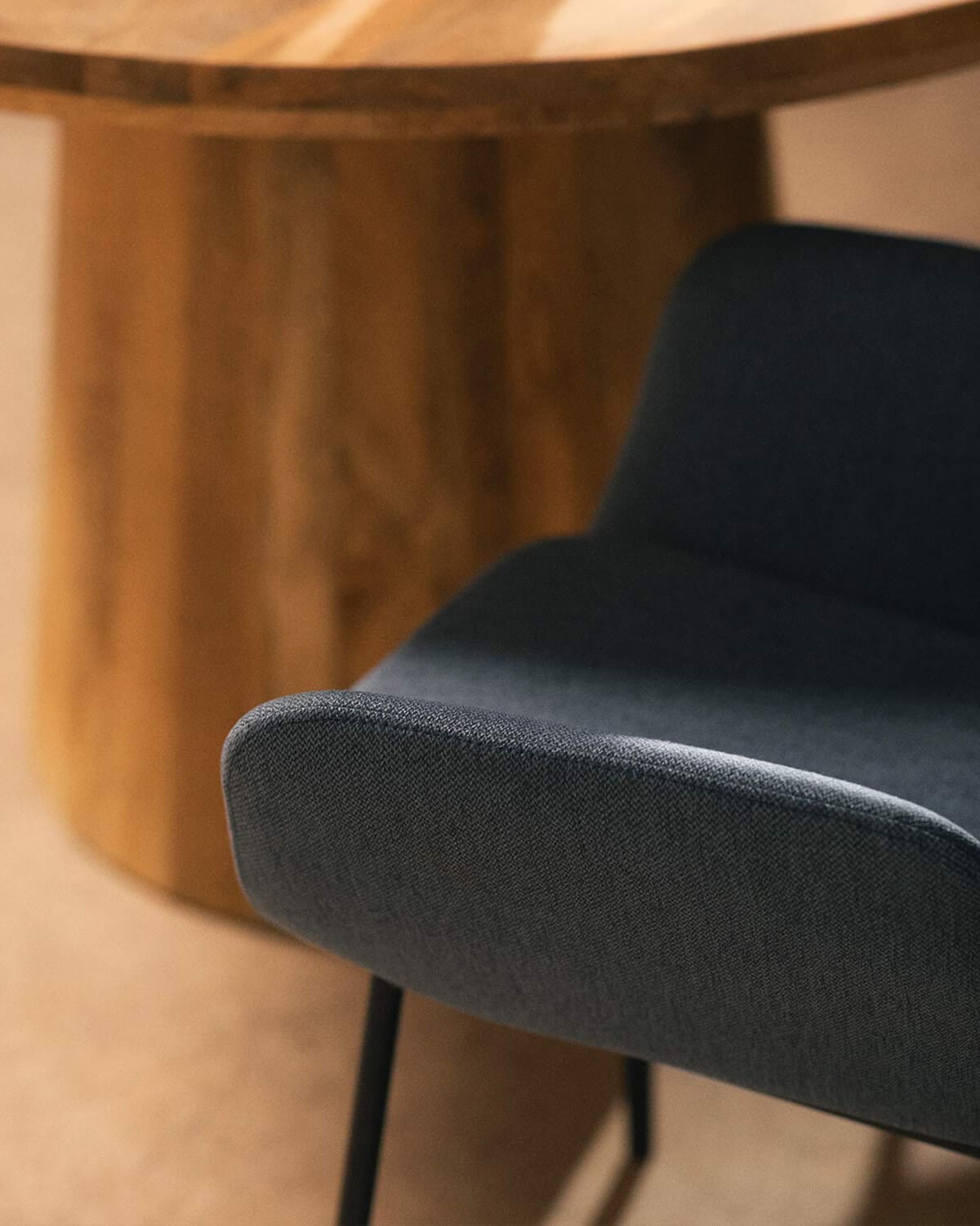 Pack 4 Chaises de Salle à Manger en Métal avec Accoudoirs et Tissu Eider, image de la gelerie 3