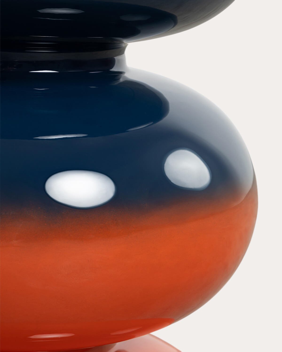 Table d'Appoint Ronde en Métal (Ø35,5 cm) Gubbles, image de la gelerie 4