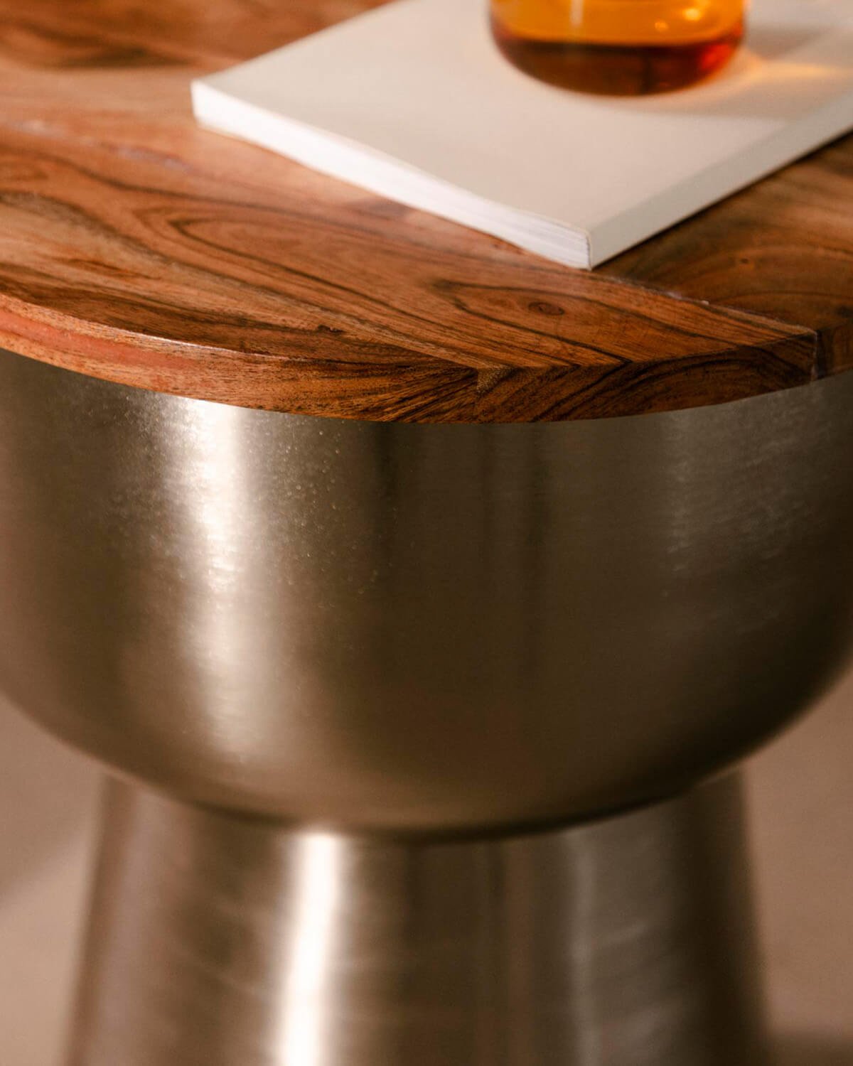 Table d'Appoint Ronde en Bois d'Acacia et Métal (Ø39 cm) Binchi, image de la gelerie 3