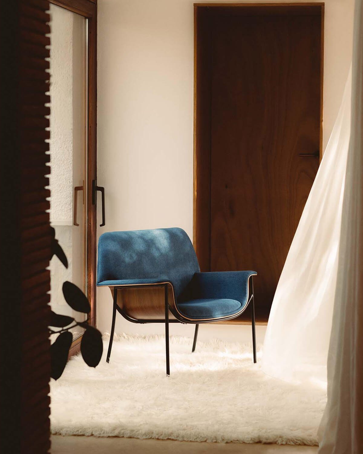 Pack de 2 Fauteuils avec Accoudoirs en Bois et Tissu Rinu, image de la gelerie 2