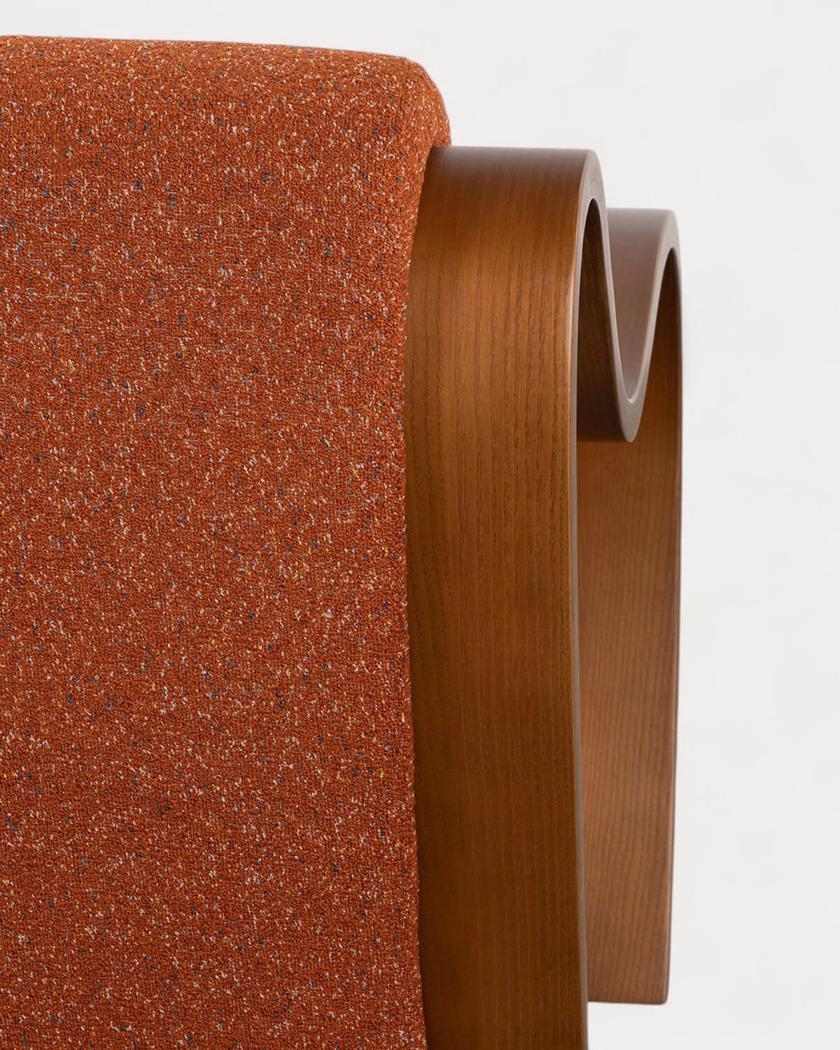 Pack 2 Fauteuils en Bois et Tissu Curved, image de la gelerie 7