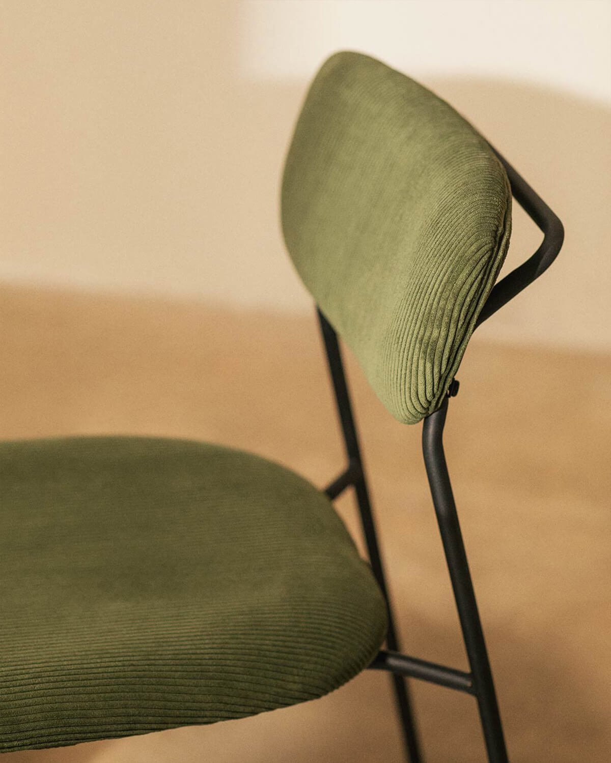 Chaise de Salle à Manger en Velours Côtelé et Métal Morgan, image de la gelerie 3