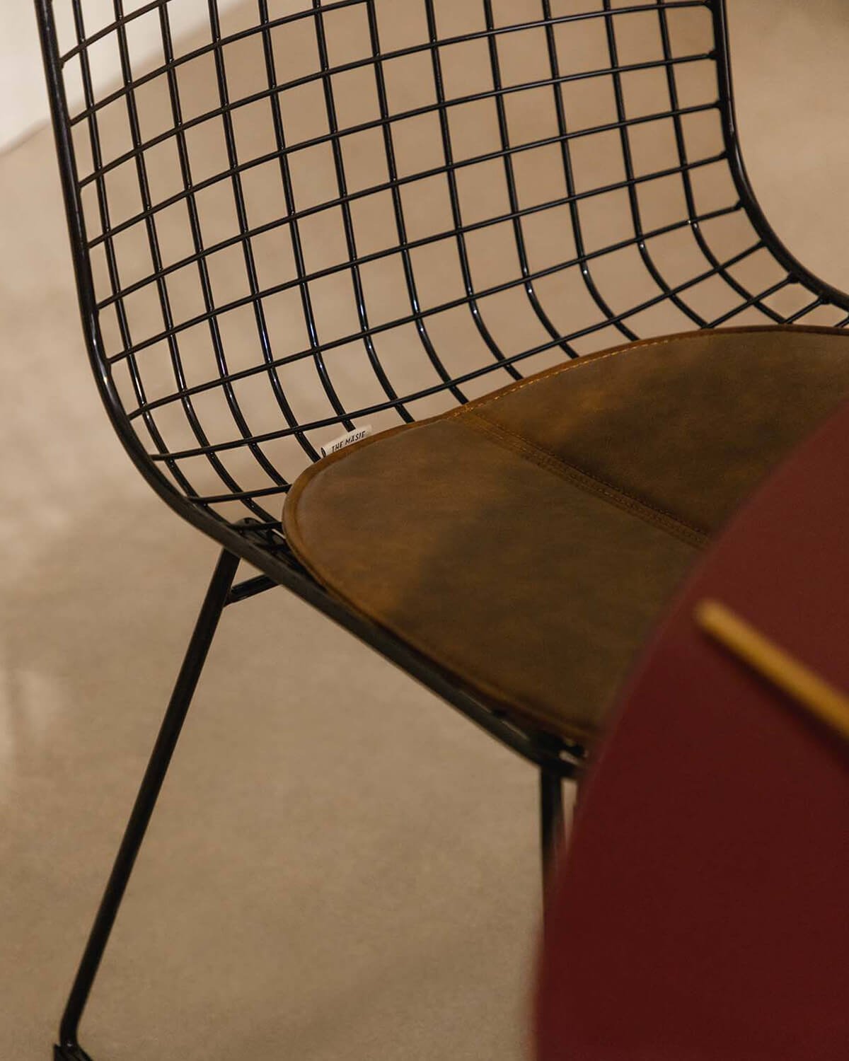 Chaise de Salle à Manger en Métal à Dossier Haut Aras , image de la gelerie 3