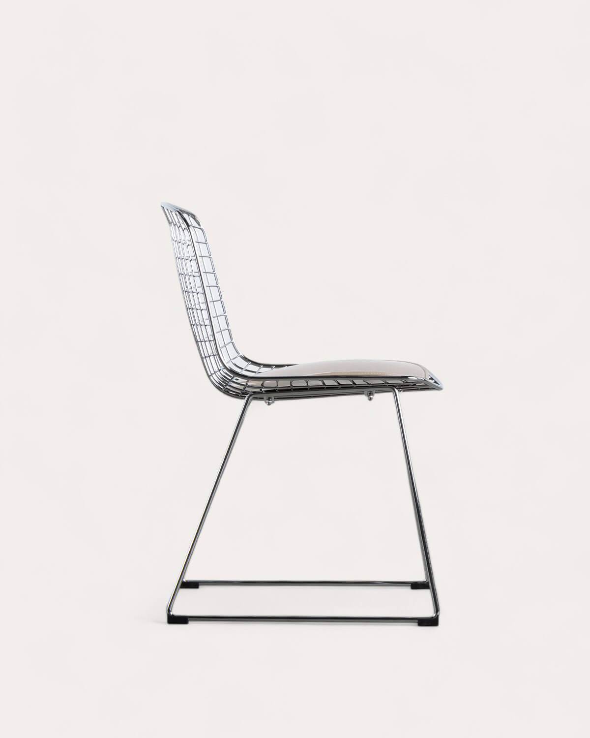 Chaise de salle à manger en métal à dossier haut Aras, image de la gelerie 4