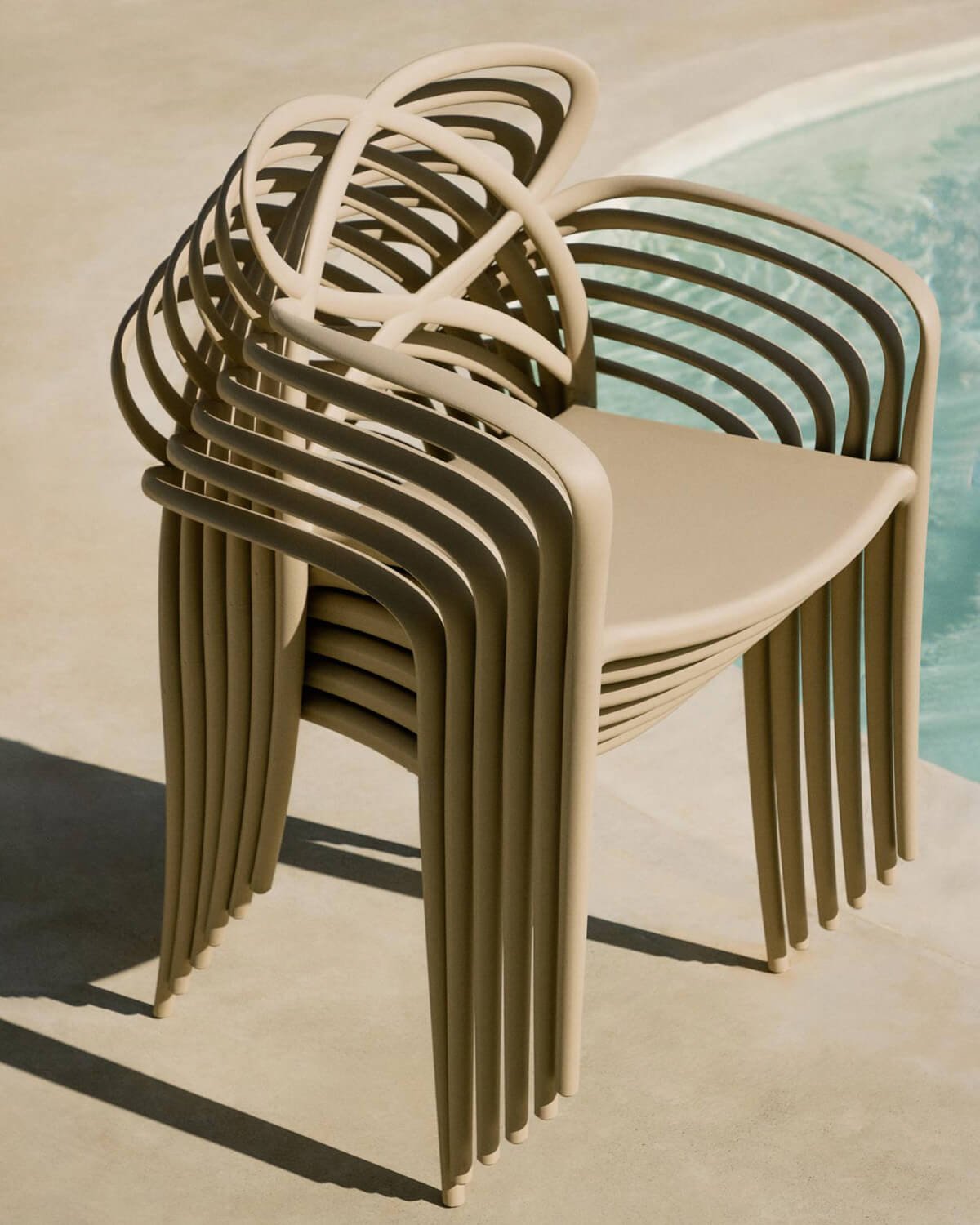 Pack 4 Chaises d'Extérieur en Polypropylène avec Accoudoirs Cielo, image de la gelerie 3