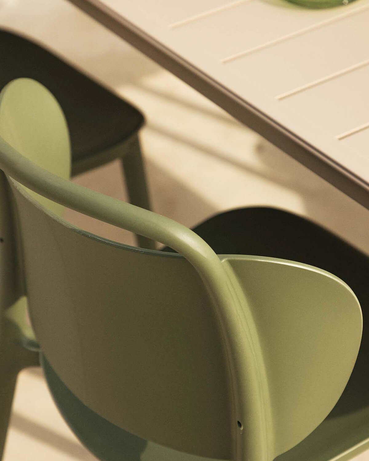 Pack 2 Chaises d'Extérieur en Polypropylène Kole, image de la gelerie 3