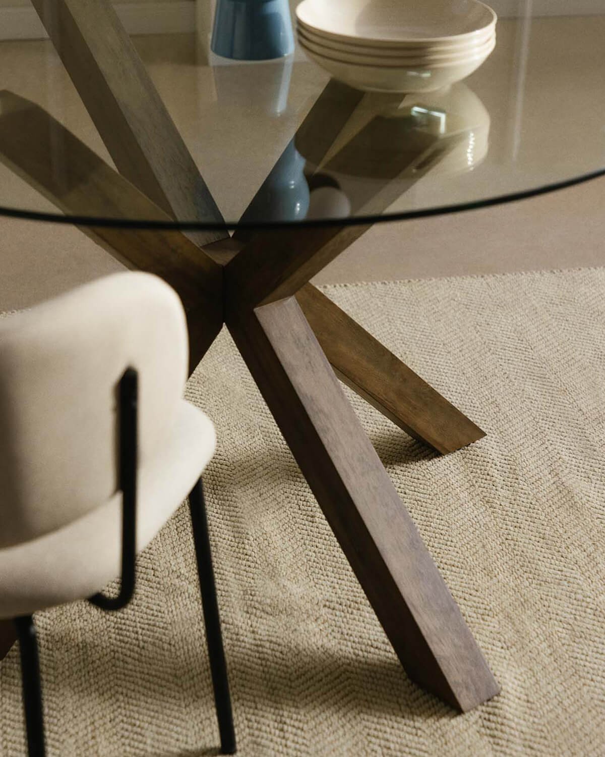 Set de Table de Salle à Manger Ronde en Verre (Ø120 cm) Vuoto et 4 Chaises en Tissu Bonse, image de la gelerie 3