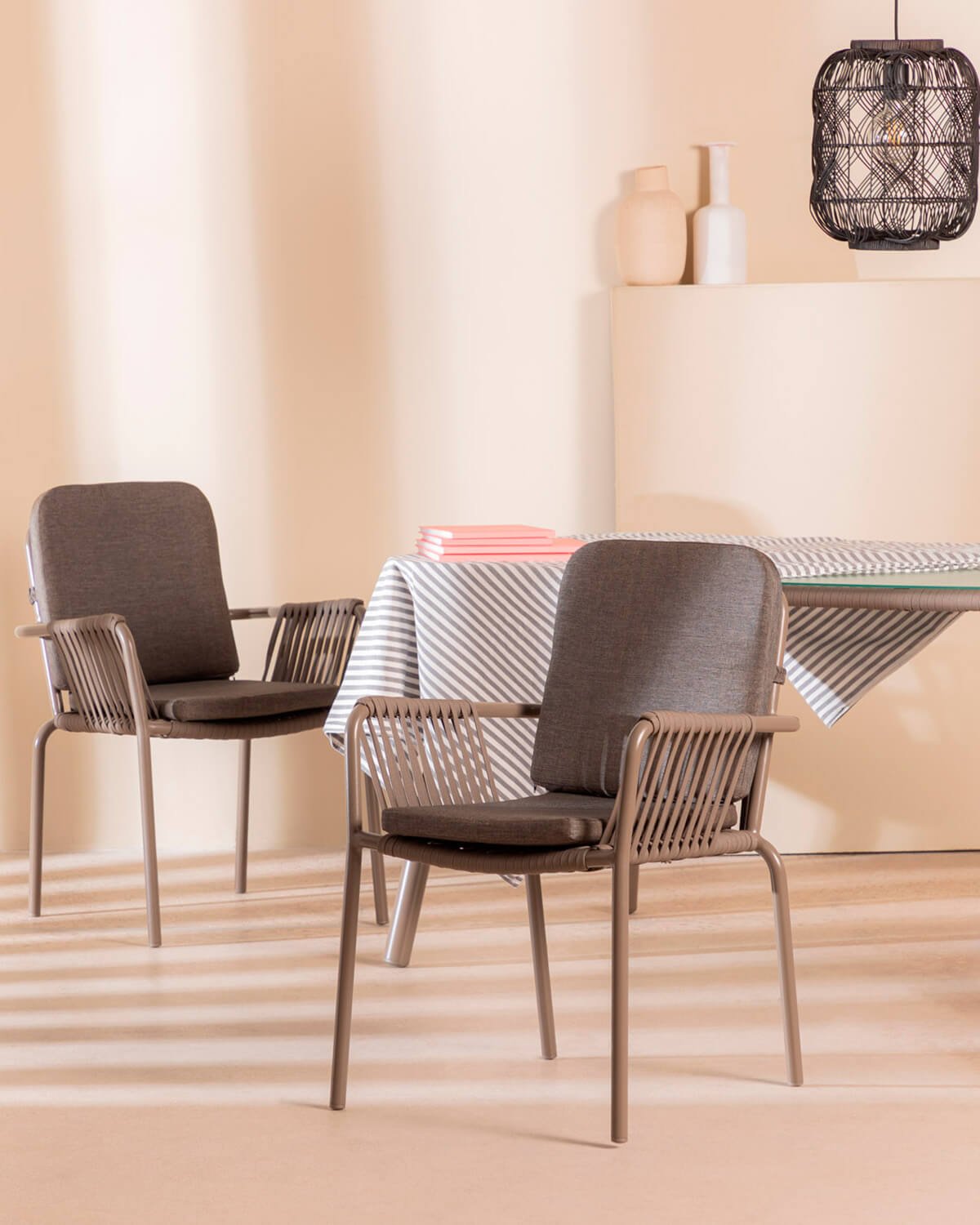 Chaise de Salle à Manger en Aluminium et Corde Drian, image de la gelerie 2