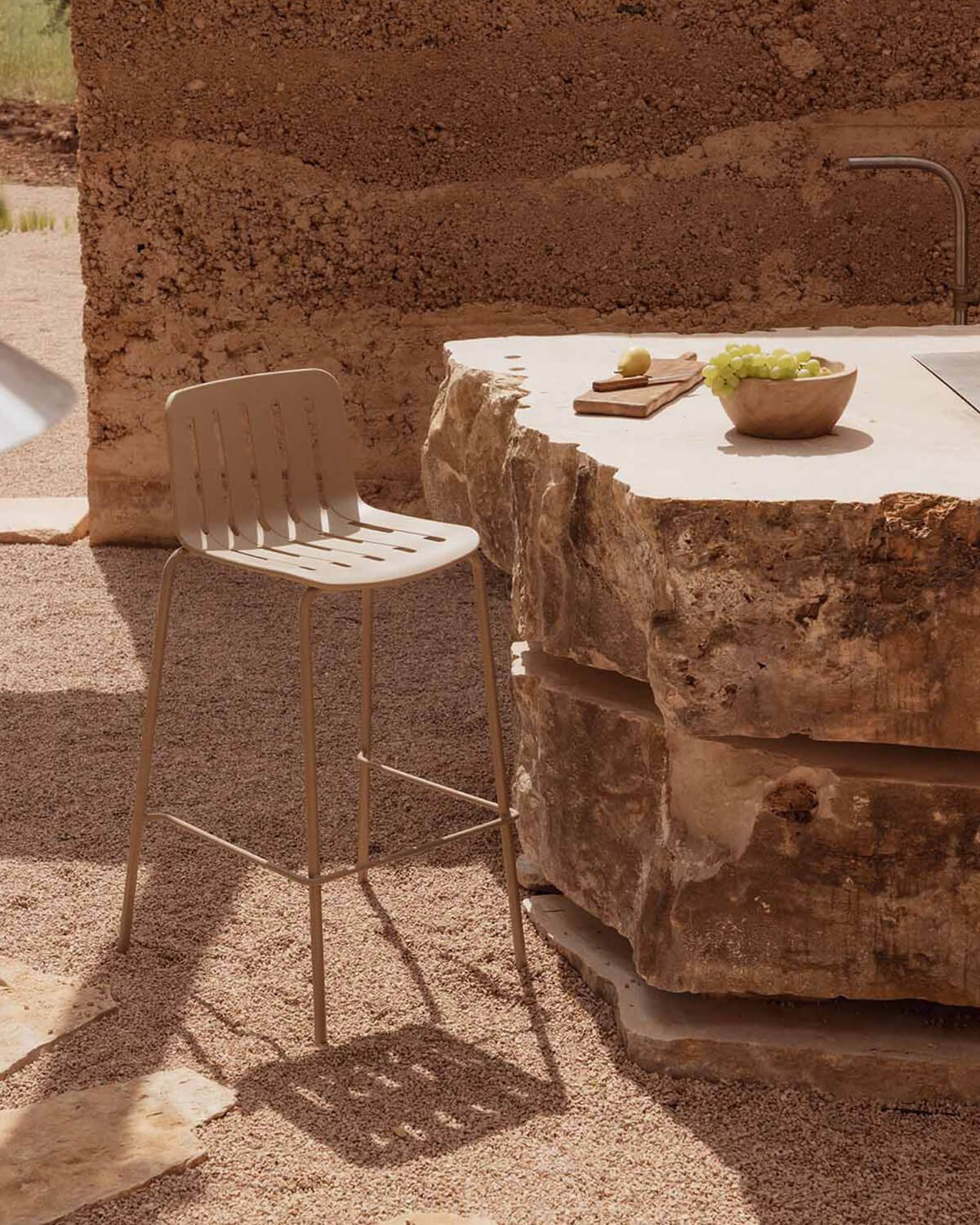 Tabouret Haut d'Extérieur en Polypropylène et Métal (74 cm) Romi, image de la gelerie 2