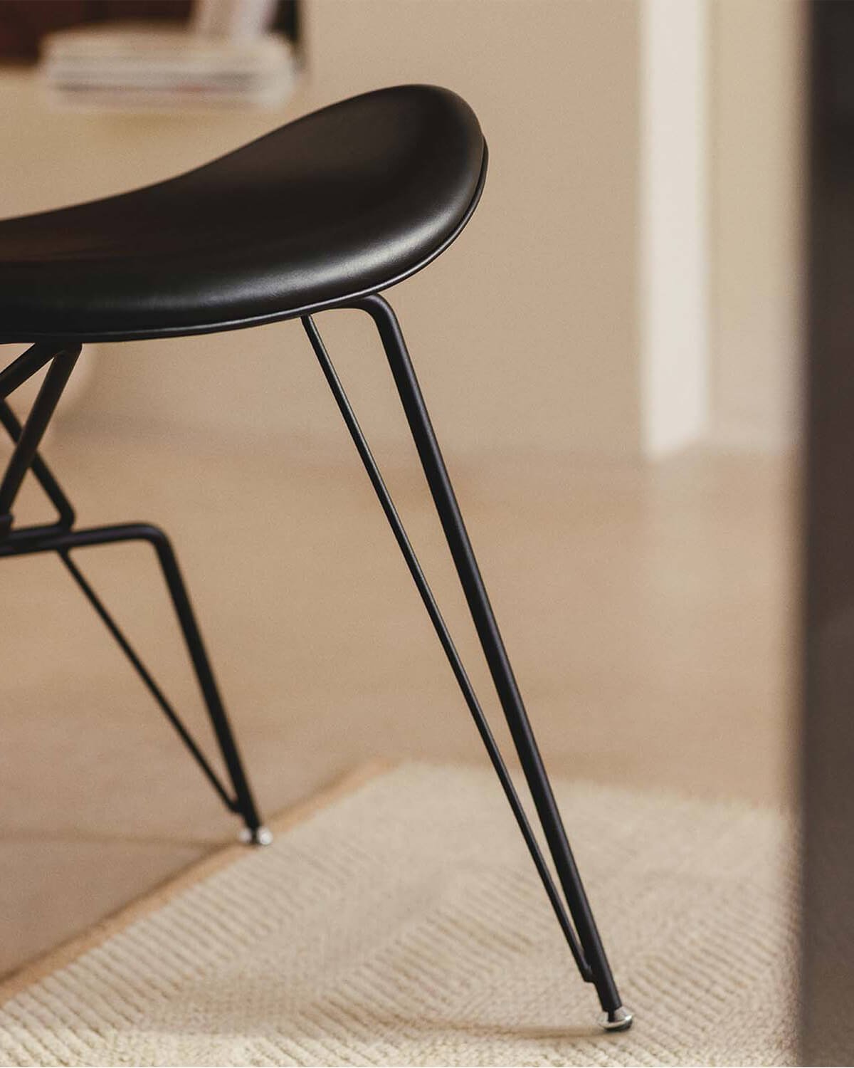 Pack 2 Chaises de Salle à Manger en Simili Cuir et Bois Brunela, image de la gelerie 3