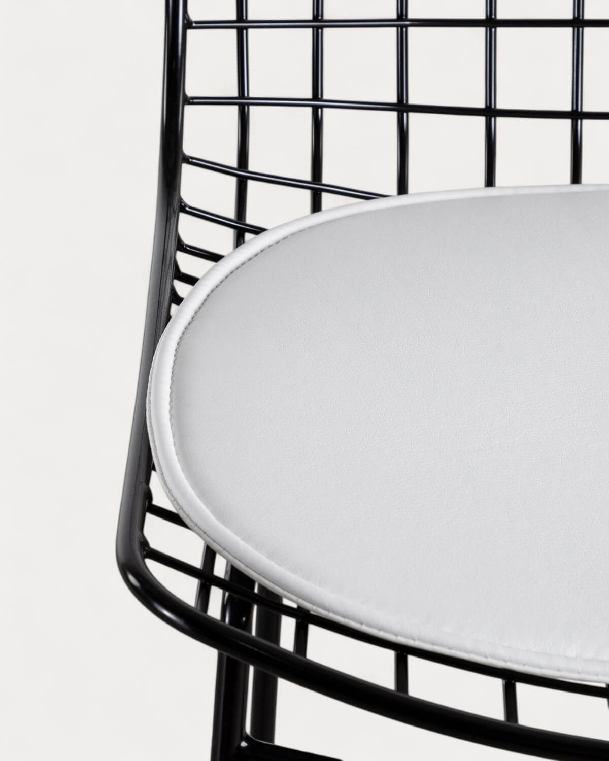 Tabouret haut en métal (65 cm) avec dossier haut Aras, image de la gelerie 4